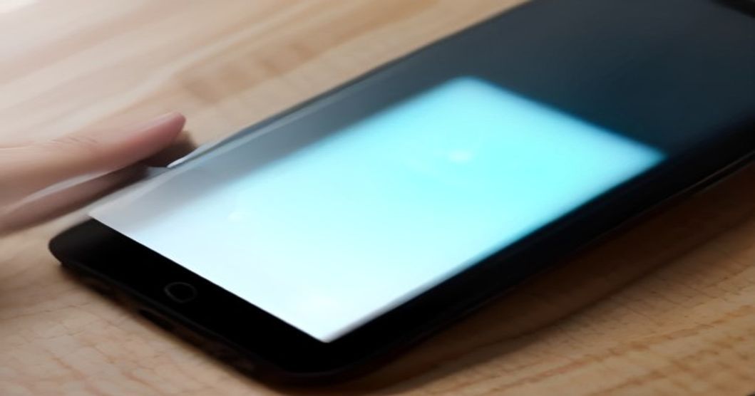 Applying a tempered glass screen protector